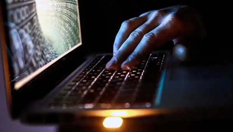 Kiracıları Tuzağa Düşüren Ev Sahibi, Flört Uygulamalarında Numaralarını Paylaştı