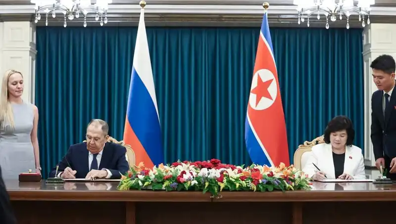 Rusya ve Kuzey Kore Arasında Tarihi Görüşme: Lavrov'dan Önemli Açıklamalar