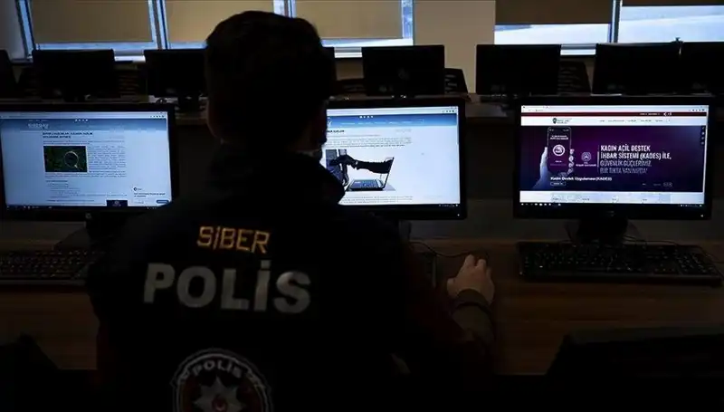 ** Sahte Linklerle Tuzak Kurdukları için Üç Kişi Tutuklandı!**