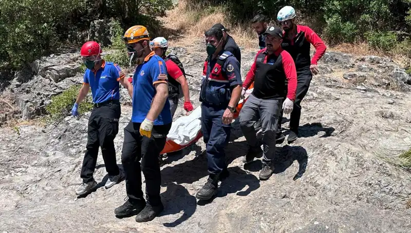 Kayalıkların Arasında Sır Ölüm: Doğanın Kanlı Gizemi