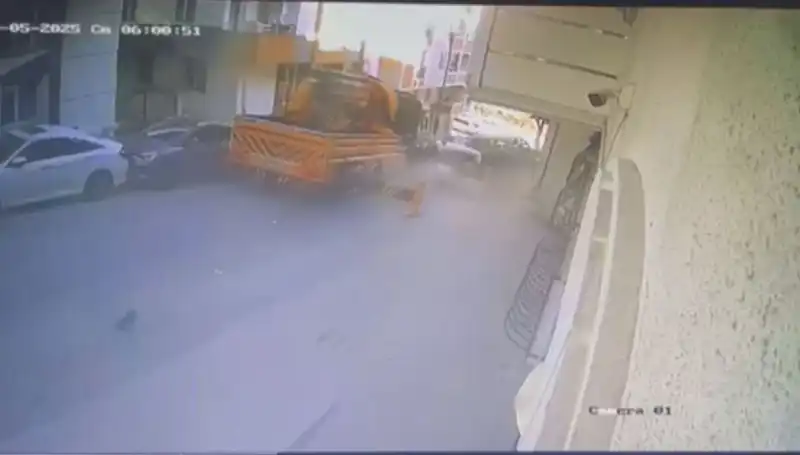 Gece Yarısı Fırtınası: Kontrolden Çıkan Vinç 23 Araca Çarptı