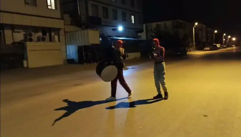 Erzincan’da Sahur Geleneği: Örümcek Adamlar ile Davul-Zurna Coşkusu