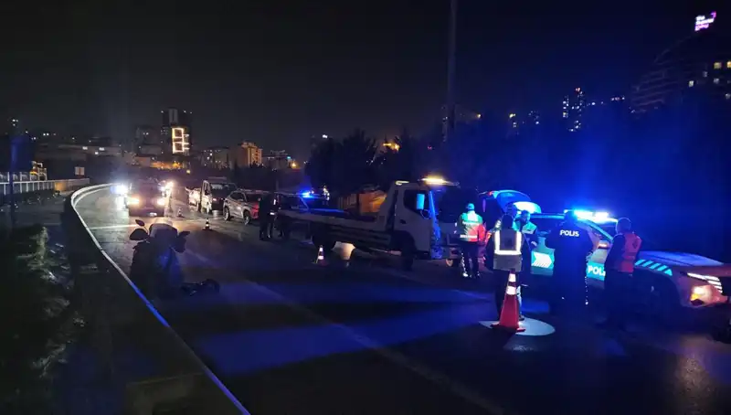 TEM Otoyolu'nda Şok Eden Kaza: Yolun Ortasında Yatan Kişi Sürüklendi