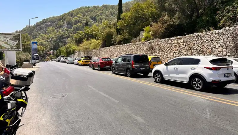 Fethiye-Ölüdeniz Yolunda Yaz Yoğunluğu: Tatilciler 3 Kilometrelik Kuyrukta Bekliyor