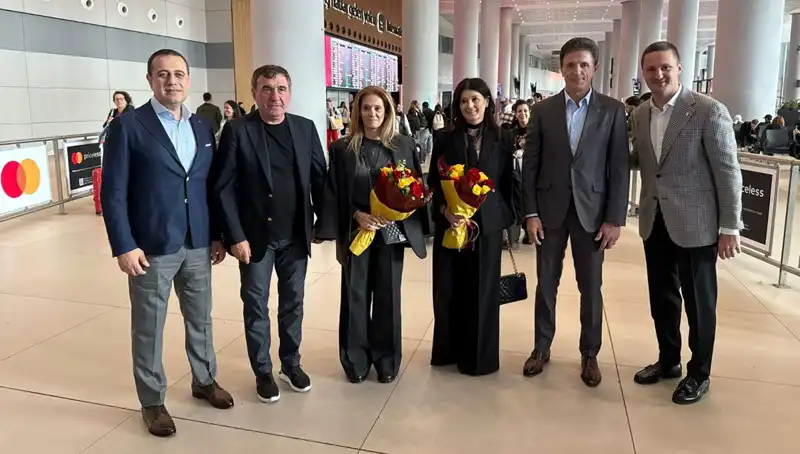 Hagi ve Popescu İstanbul'da Büyüleyici Bir Futbol Anısı Yaşattı
