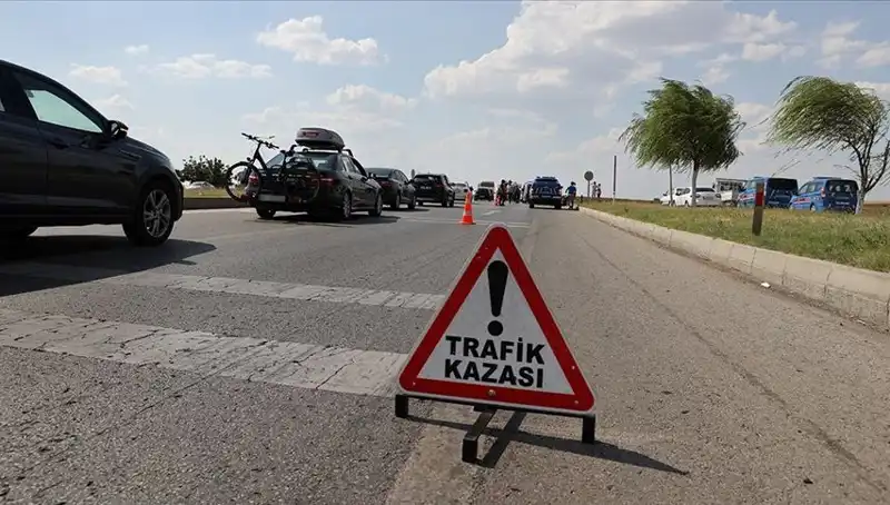 Adana’da Kamyon ve Otomobil Çarpıştı: Feci Kaza Hayat Aldı!