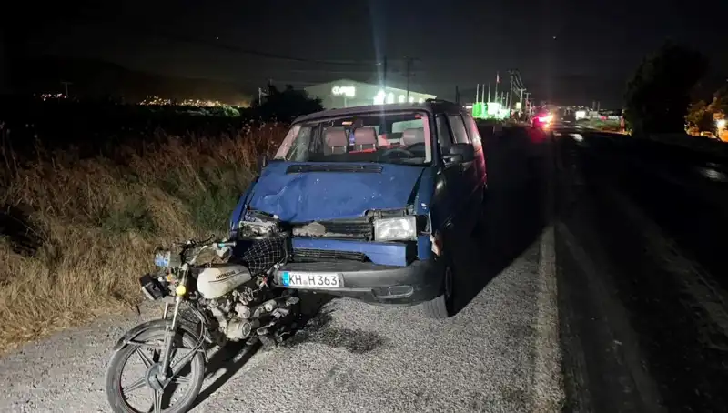 Söke’de Minibüs Motosiklete Çarptı: Olayda Üç Kişi Yaralandı