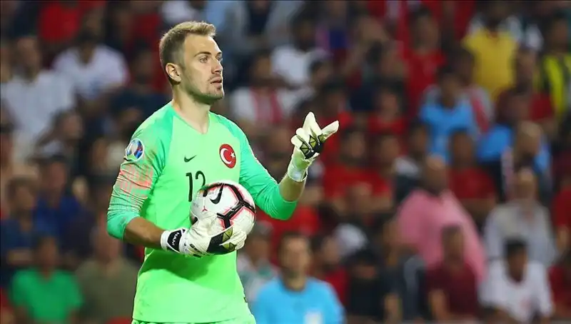 Milli Kaleci Mert Günok Futbolu Bırakacağı Yaşını Duyurdu!