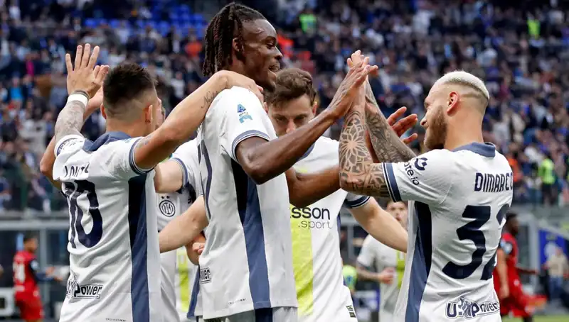 Serie A'da Heyecan Dorukta: Zirve Yarışı Fırtına Gibi Esiyor!