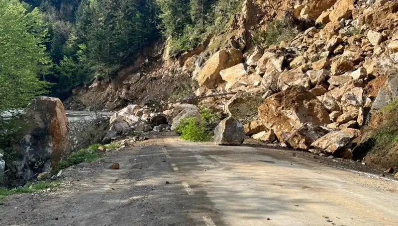 Giresun’da Heyelan: Ulaşım Tamamen Kesildi, Acil Önlemler Alınıyor