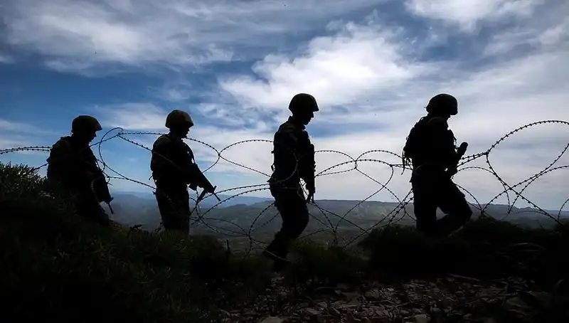 Türkiye'nin İki İlinde Düzensiz Göçmen Yakalanması: Güvenlik Önlemleri Artırılıyor