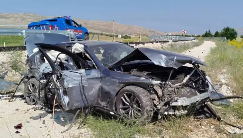 Sivas'ta İki Trafik Kazası: 9 Yaralı, Olayın Ardındaki Gerçekler
