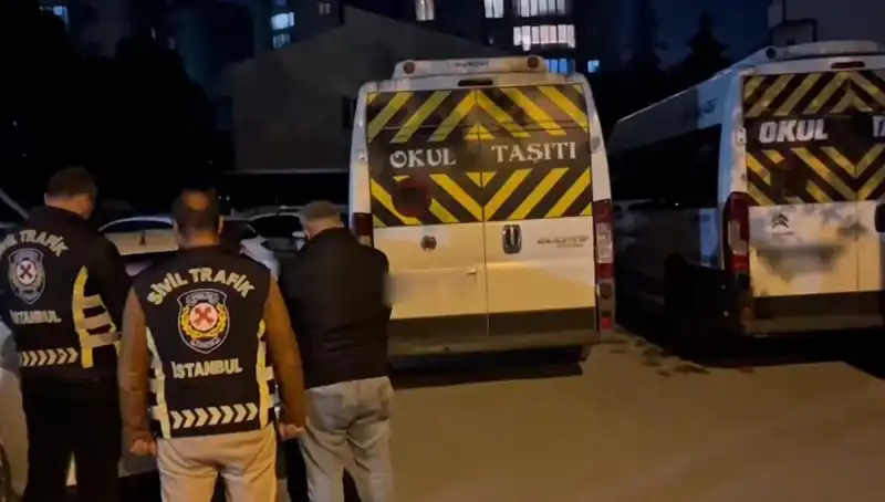 Dikkat Çeken Görüntüler Sonrası 2 Servis Sürücüsü Yakalandı