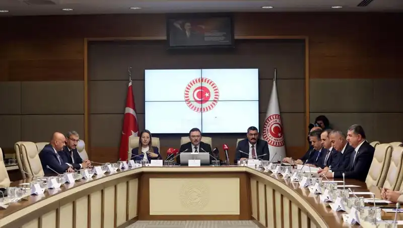 Meclis, Kartalkaya Yangın Faciasının Peşine Düştü: "Vali Üzülerek Ağlıyor" Açıklaması!