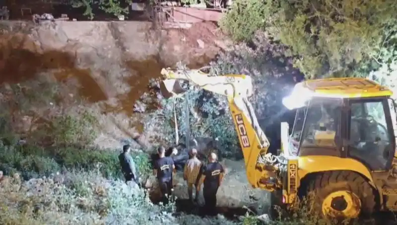 Hatay'da İneğin Kurtarılması İçin Ölümle Pençeleşen Kahramanlar
