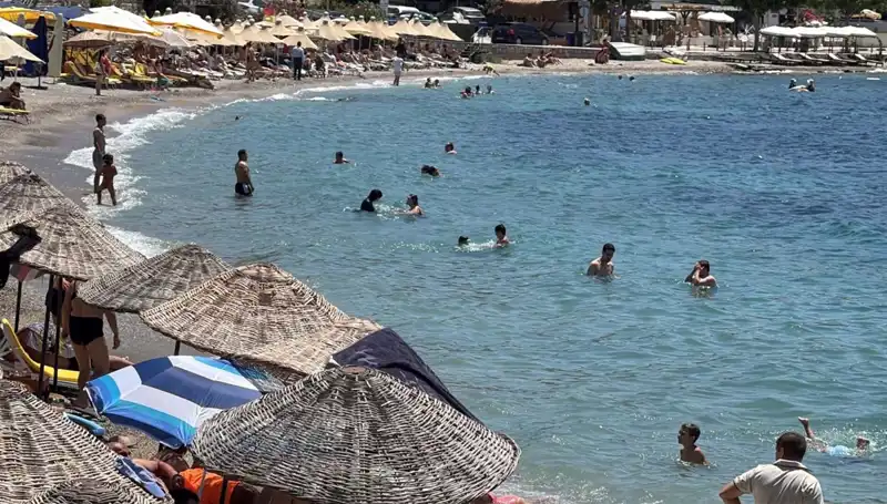 Sıcak Hava Dalgası: 36 Derecede Serinlemek İçin Sahile Akın Edildi