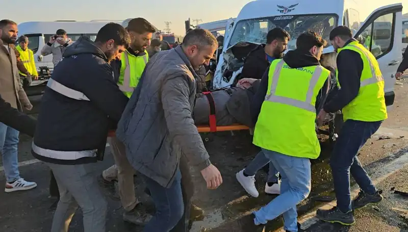 İki İşçi Servisi Şok Edici Bir Kaza Yaptı: Kazanın Ayrıntıları Ortaya Çıktı!