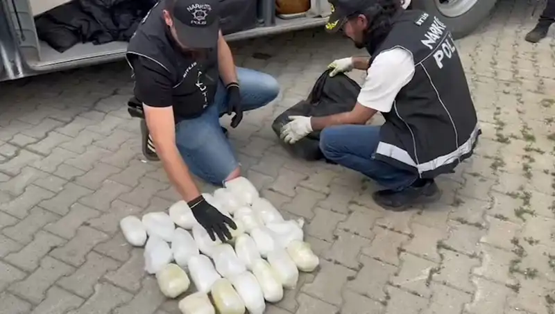 Yolcunun Valizinde 13 Kilo Metamfetamin Bulundu: Şok Edici Olay Detayları