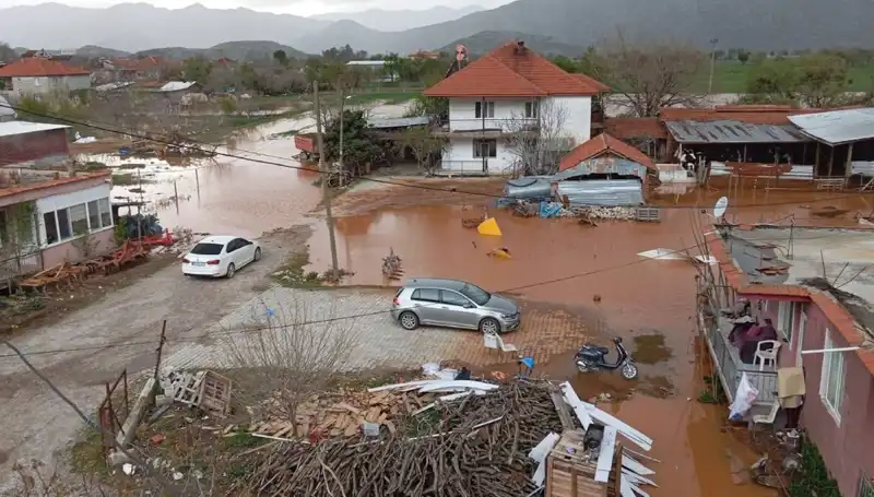 Burdur’da Şiddetli Yağışların Yol Açtığı Felaket: Evler ve Ahırlar Sular Altında Kaldı