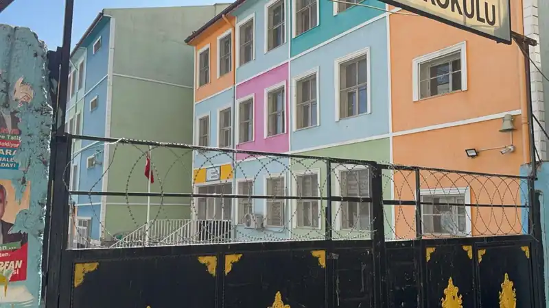 Diyarbakır’da Öğretmene Yapılan Saldırı: Bıçaklı Saldırgan Kaçtı