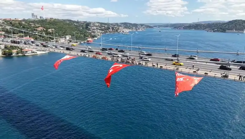 Türk Bayrağı, Yeni Bir Geçidi Göz Kamaştırıyor: Dev Bayrak Asıldı!