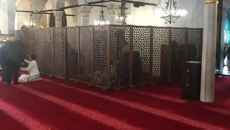 Kadın-Erkek Teravih Namazı Beraber Kıldılar mı? İddialar İnceleniyor