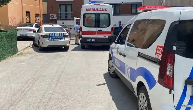 Güngören'de Bıçaklı Kavga: İki Kardeş ve Bir Polis Yaralandı