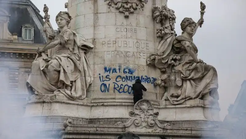 Paris'te Grafiticilere Savaş Açıldı: Kentin Estetiği Mi, Sanat mı?