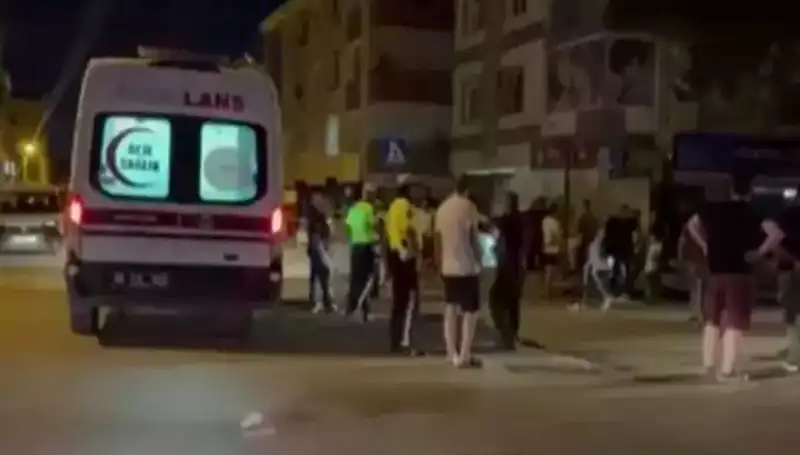 Alkollü Sürücü Tartıştığı Yayaları Kamyonetle Ezerek Şok Etti!
