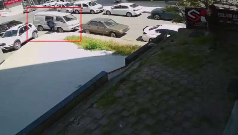 Aracını Çalmak İsteyen Hırsızı Suçüstü Yakaladı: Olayın Detayları Şoke Etti!