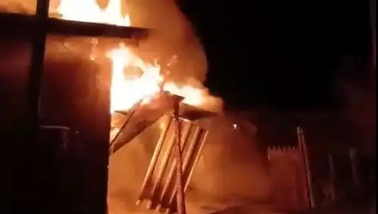 Karabük’te Korkunç Yangın: İki Ev Küle Döndü, Sebebi Henüz Belirsiz!