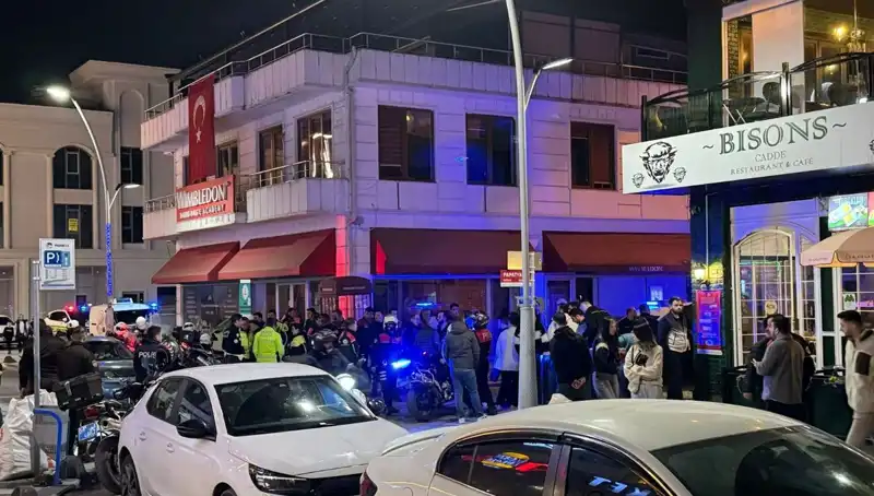 Kafe Sahibi, Havaya Ateş Açan Şahsı Durdurmak İsterken Bıçaklandı