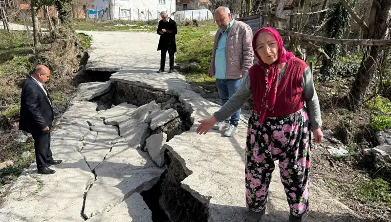 Mahallede Heyelan Alarmı: 130 Hane Diken Üstünde Bekliyor!