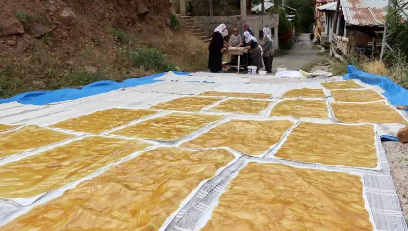 Kışın Sofralarını Şenlendiren Dev Kazanlarda Odun Ateşiyle Hazırlanan Eşsiz Lezzetler