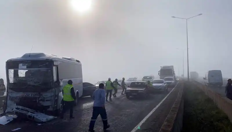 Yoğun Sis Trafikte Tehlikeye Neden Oldu: 7 Kişi Yaralandı
