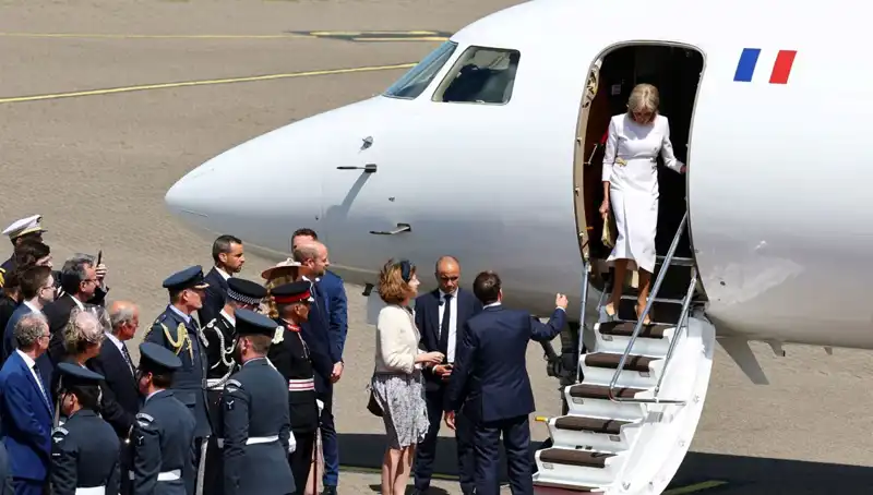 Eşi, Macron’un Elini Neden Havada Bıraktı? Olayın Arkasındaki Gerçekler