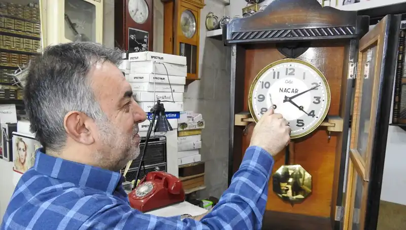 Tarihe Tanıklık Eden Saatler: 10 Metrekarelik Dükkanın Ustası