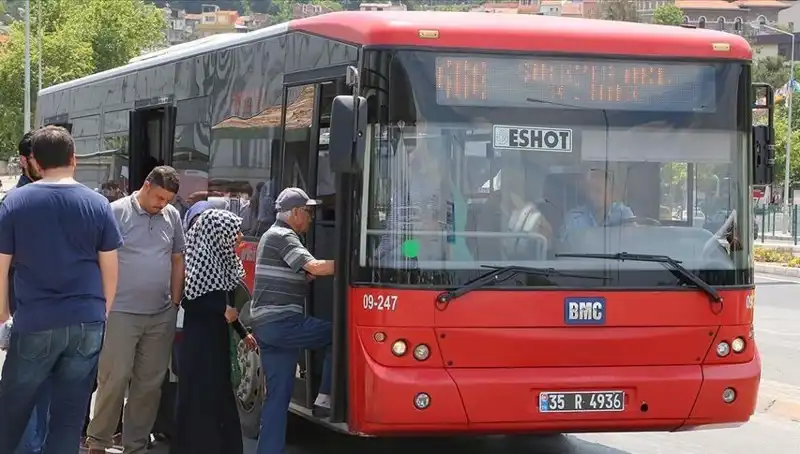 İzmir'de Öğrenci İndiriminde 30 Yaş Sınırı! Ceza Uygulamasına Tepkiler Büyüyor