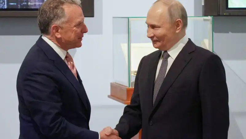Putin ve ABD: Moskova'daki Tarihi Görüşmede Dostluk Elini Uzattı