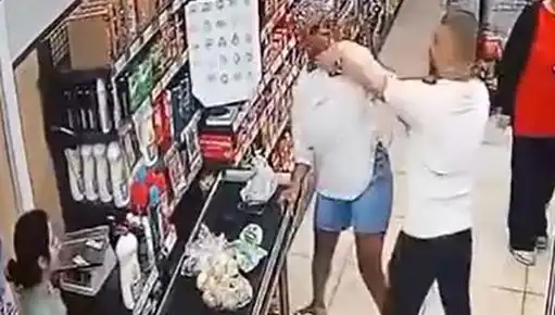 Markette Kasa Sırasında Şok Edici Anlar: Çocuk Önünde Kadına Saldırı!