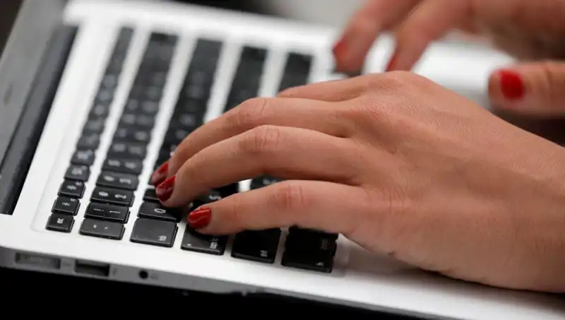 Laptop Mikrofonlarına Dikkat! Kapalıyken Bile Dinleme Tehlikesi