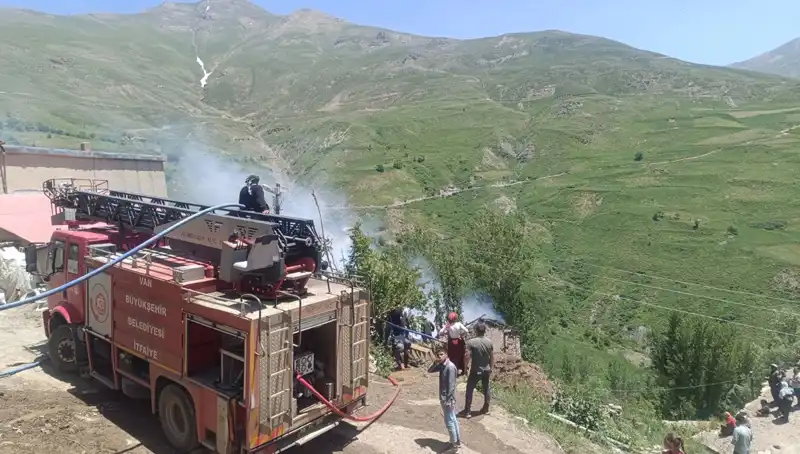 Van'da Evde Çıkan Yangında Küçük Bir Çocuğun Hayatını Kaybetmesi Üzgün Karşıladı
