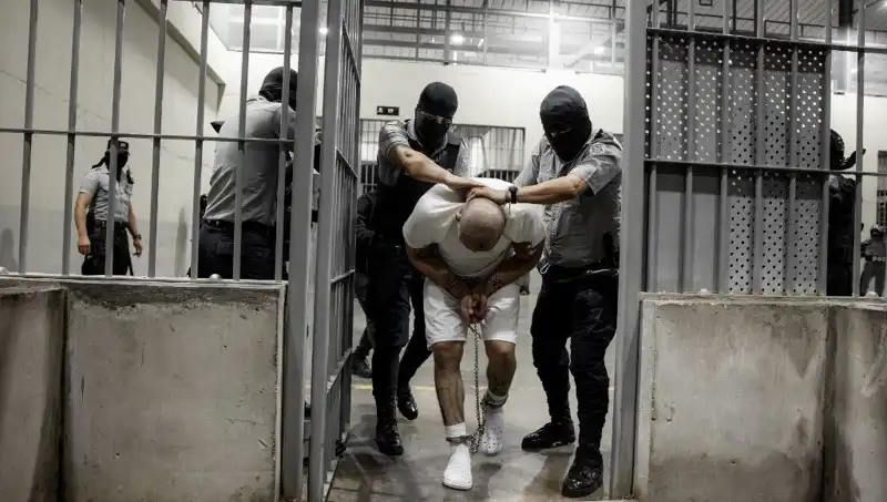 Trump’tan Göçmen Krizine Yanıt: El Salvador’da Yeni Bir Dönem Başlıyor