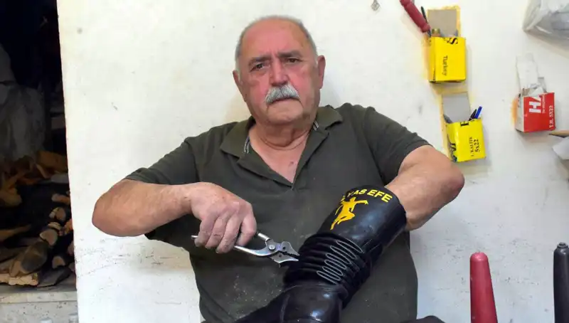 Tireli Hasan Usta'nın 64 Yıl Süren Eşsiz Mesleği: Elle Yapmanın Hikayesi