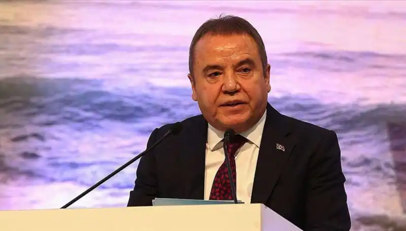 Antalya’nın Sevgilisi: Muhittin Böcek ve Şehrin Dönüşümü