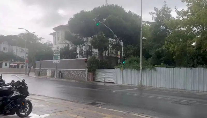 İstanbul’da Aniden Gelen Sağanak Yağış, Yaşamı Olumsuz Etkiledi!