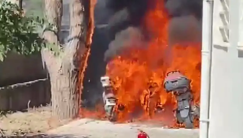 Park Halindeki 6 Motosikletin Korkunç Yangını: Hızla Yayılmayı Başardı!