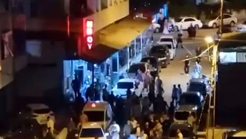 Düğün Eğlencesi Kabusa Dönüştü: Arabasıyla Kalabalığı Sarmaladı!