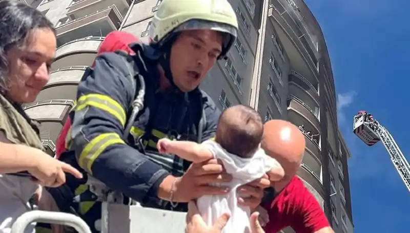 Kayseri'de 14 Katlı Binada Korkutan Yangın: Başta Bütün Gözler Olay Anında İdi