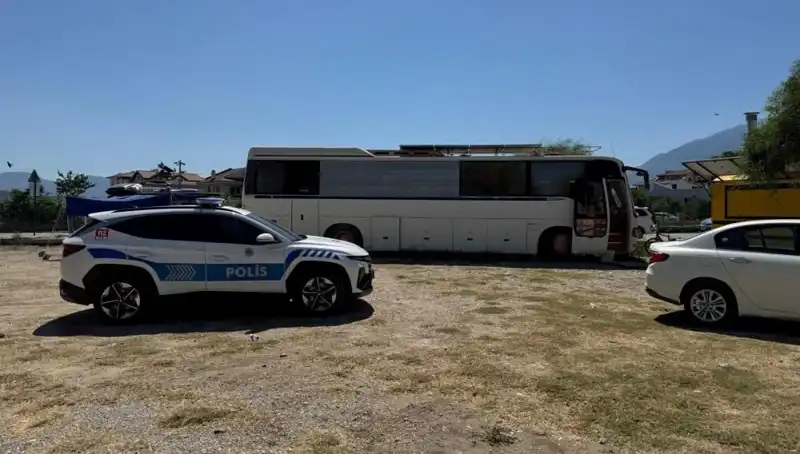 Fethiye’deki Otobüste Yaşayan Şoförden Gelen Acı Haber Herkesi Üzdü